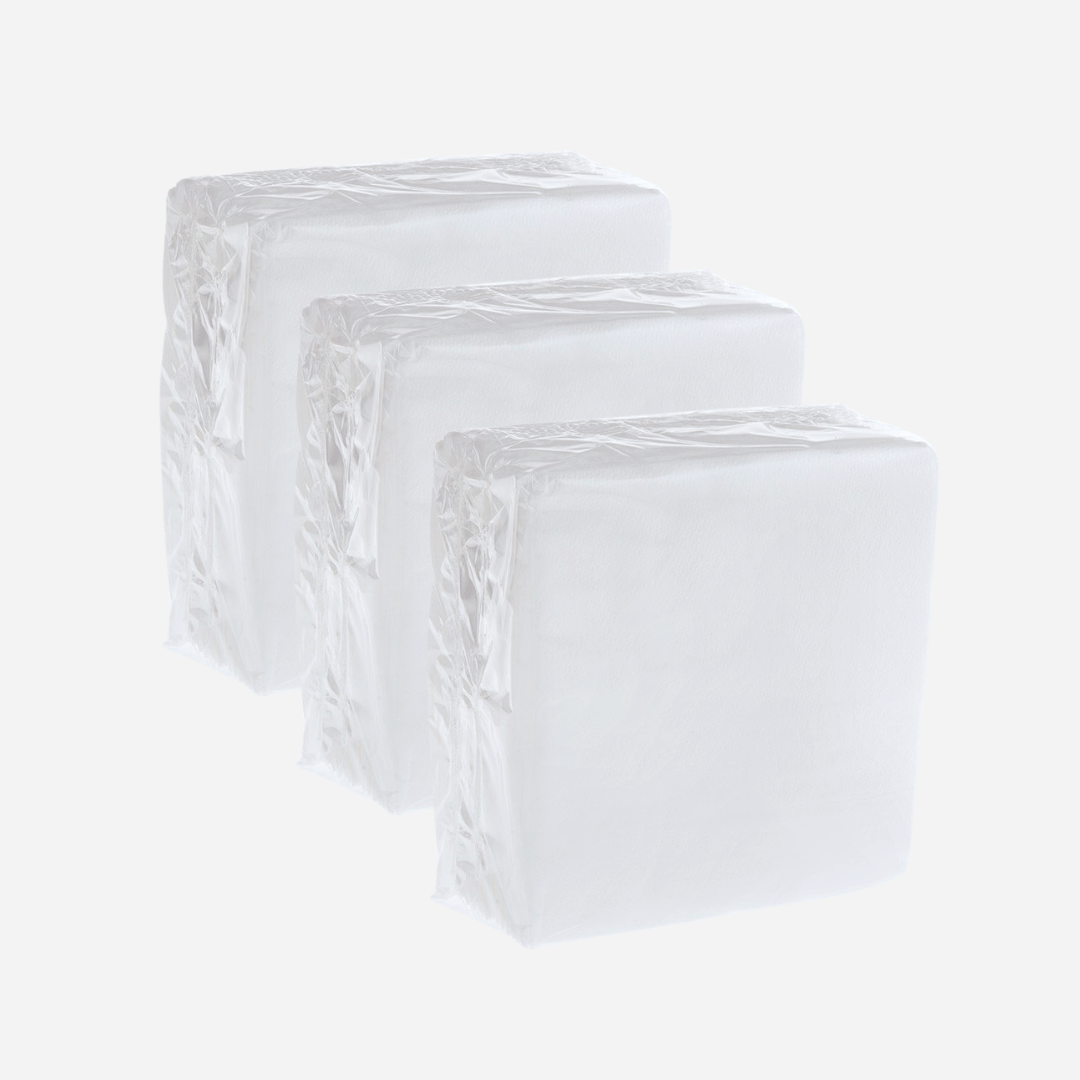 Tres packs retractilados de servilletas 30x30 blancas de papel, ideales para bares y restaurantes en Gran Canaria.