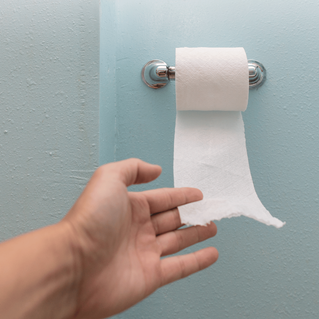 Uso de papel higiénico doméstico en baño de casa en Gran Canaria, papel WC económico de 2 capas