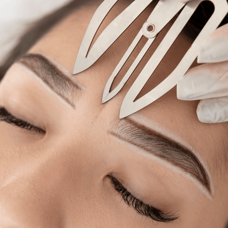 Material desechable para microblading en Gran Canaria: guantes, papel y productos para profesionales de estética.