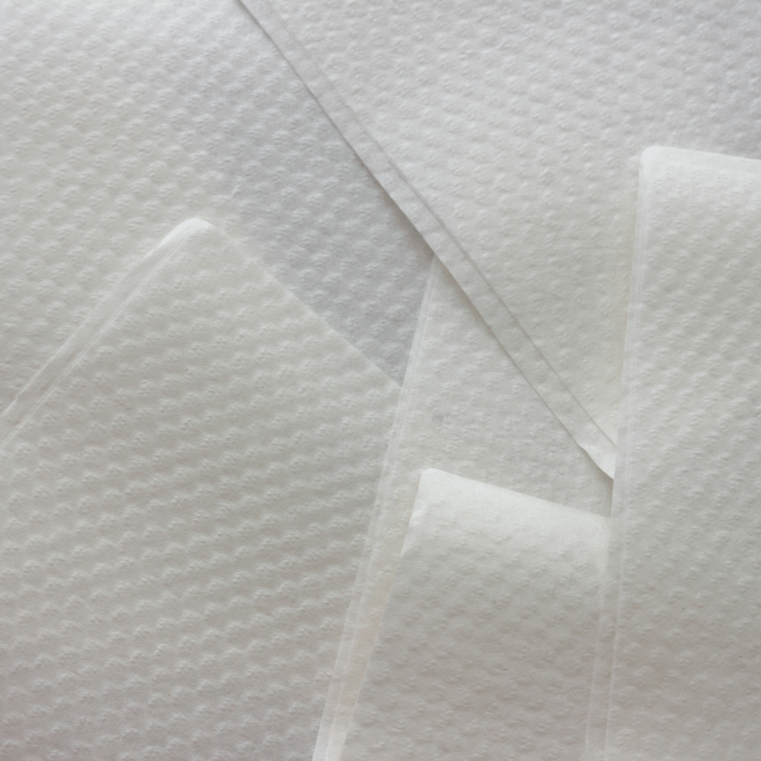 Servilletas de papel para hostelería en Gran Canaria: 40x40 2 capas con cenefa, 30x40 PP 1/6, 30x30 1 capa, 20x20 cocktail y 17x17 miniservis; stock en isla y entrega 24–48 h.