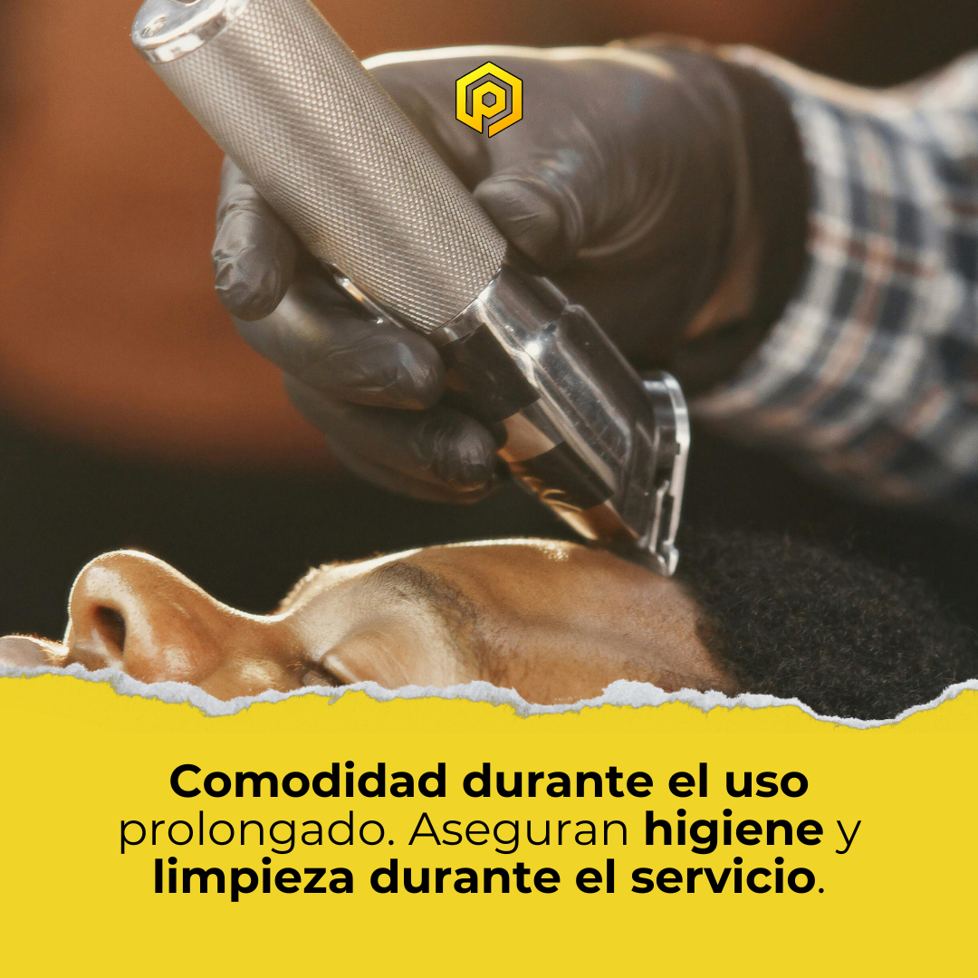 Guantes de nitrilo negro siendo usados en una barbería de Canarias, ofreciendo protección y comodidad durante cortes de cabello, afeitados y tintes capilares.