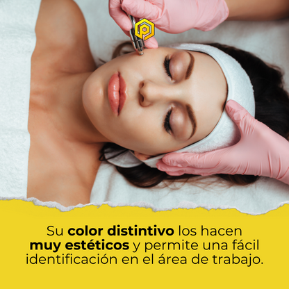 Los guantes de nitrilo rosa Nitriflex en uso durante tratamientos estéticos como microblading, manicura y pedicura, ofrecen una alta sensibilidad táctil para procedimientos precisos. Su color rosa proporciona un toque estético y profesional, siendo la mejor elección para centros de belleza que buscan combinar estilo y funcionalidad en Canarias.
