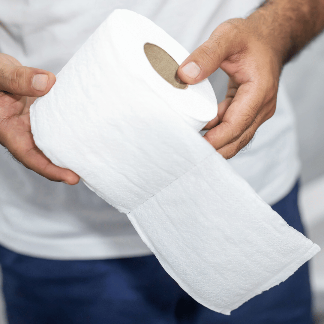 Bobina de papel higiénico industrial para baños públicos y negocios en Gran Canaria, con envío rápido de DMP Distribuciones Marco Palacios.