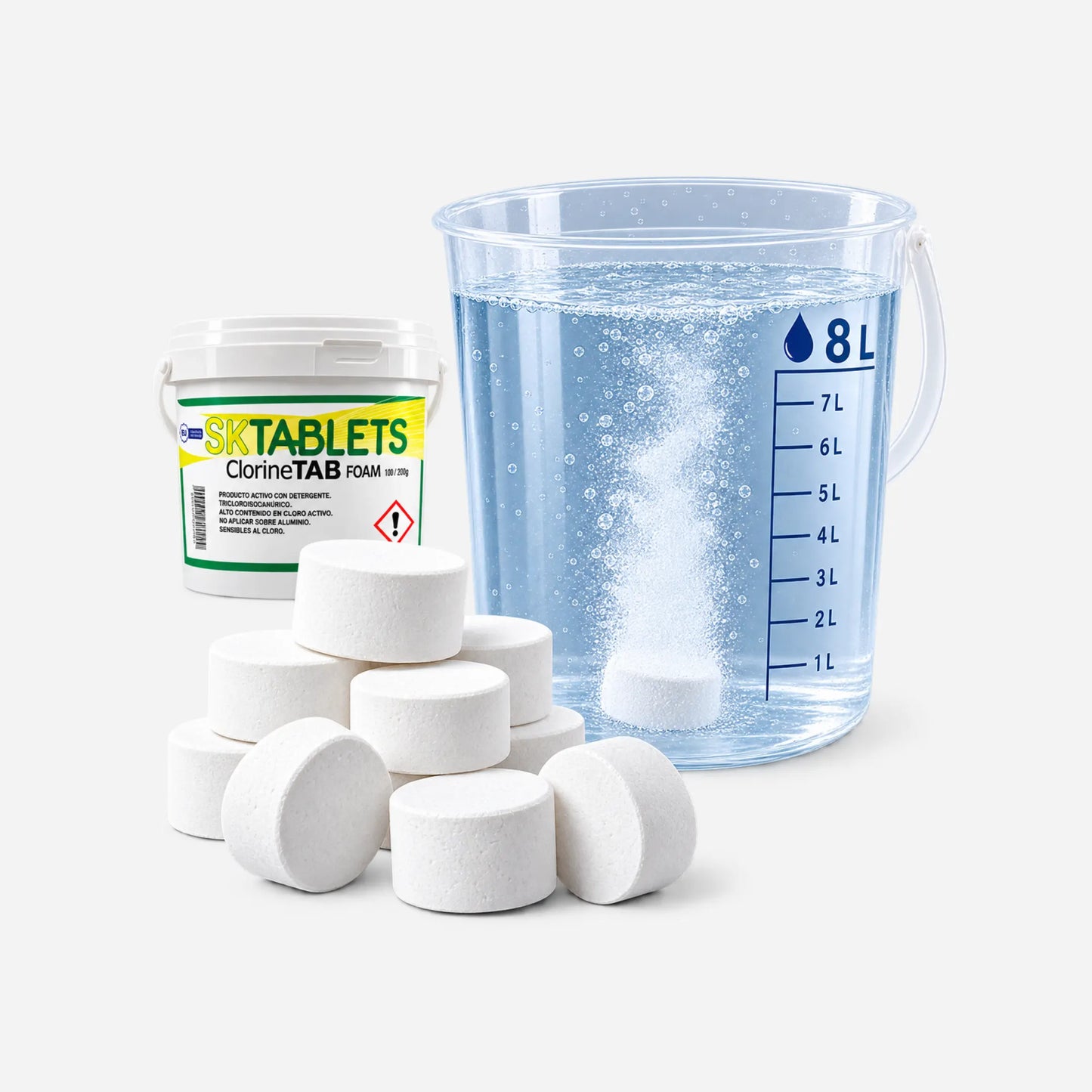 Pastillas de lejía Clorinetab Foam con una tableta disolviéndose en hasta 8 litros de agua, formato concentrado que reduce el espacio de almacenamiento.