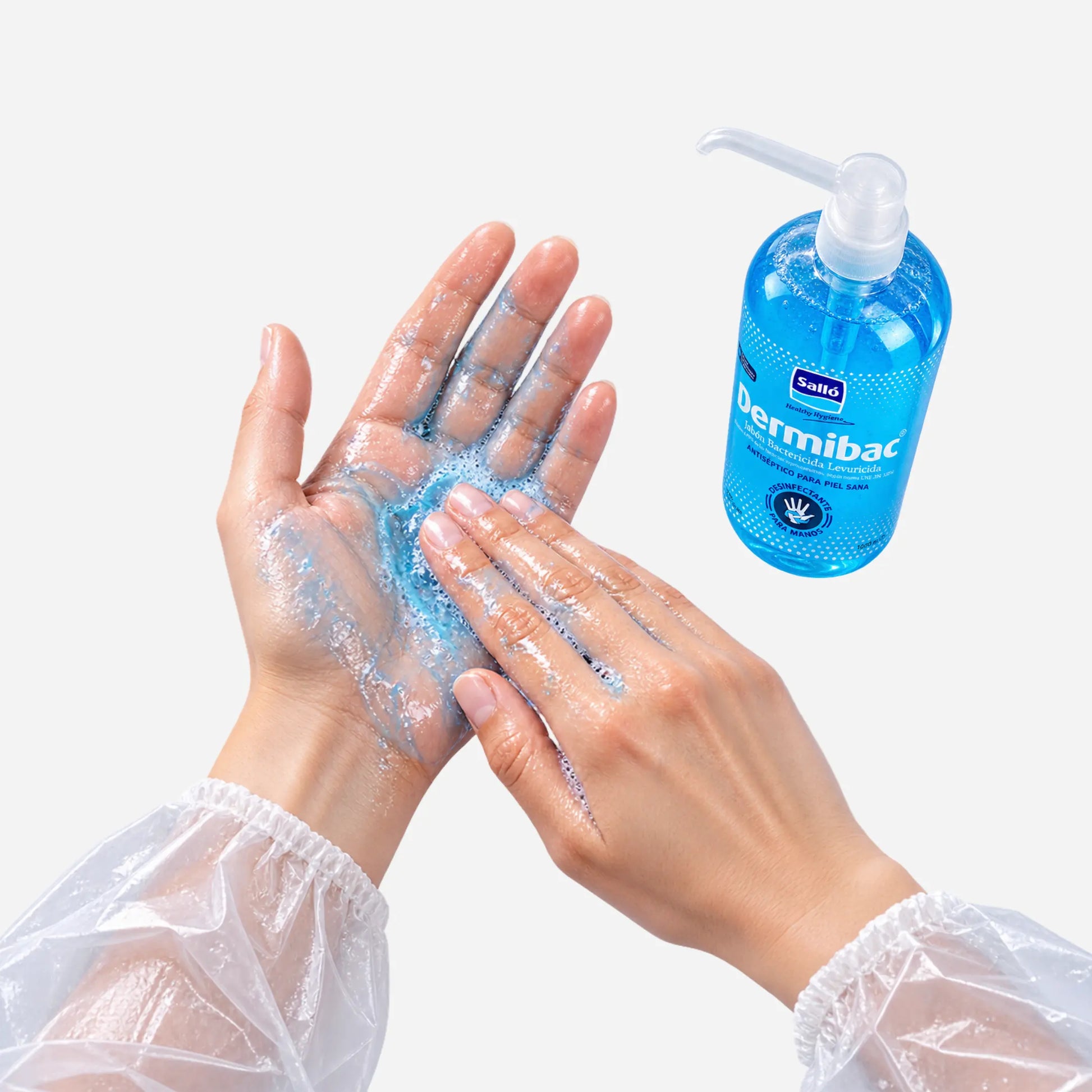 Profesional realizando el lavado higiénico de manos con Dermibac Plus, jabón bactericida, levuricida y viricida para uso profesional.