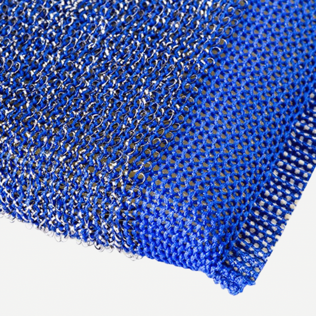 Detalle de la almohadilla estropajo inoxidable Bayeco con acero inoxidable y esponja para limpiezas difíciles