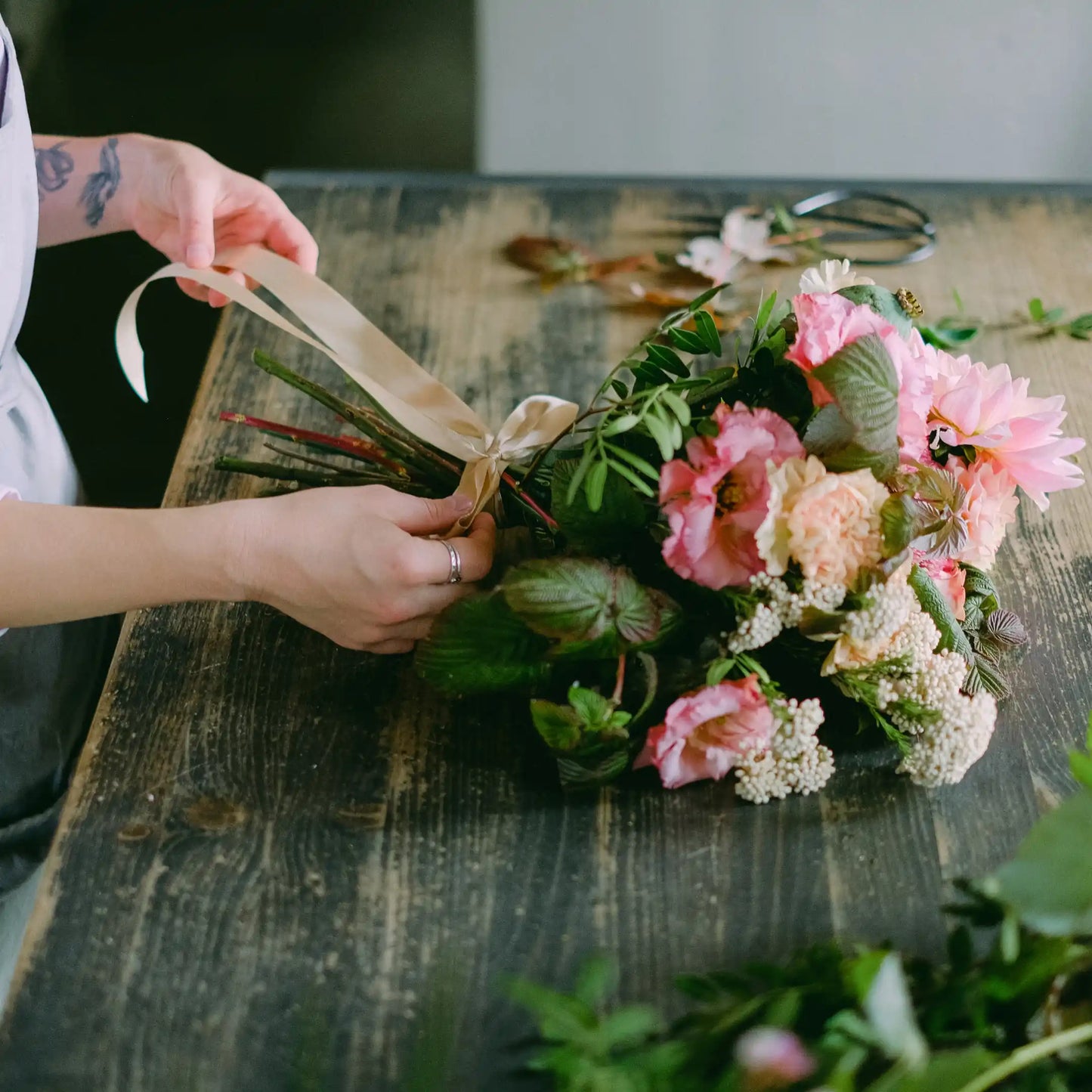 Ramo de flores en una floristería como ejemplo del uso de glicerina vegetal en conservación floral en Gran Canaria