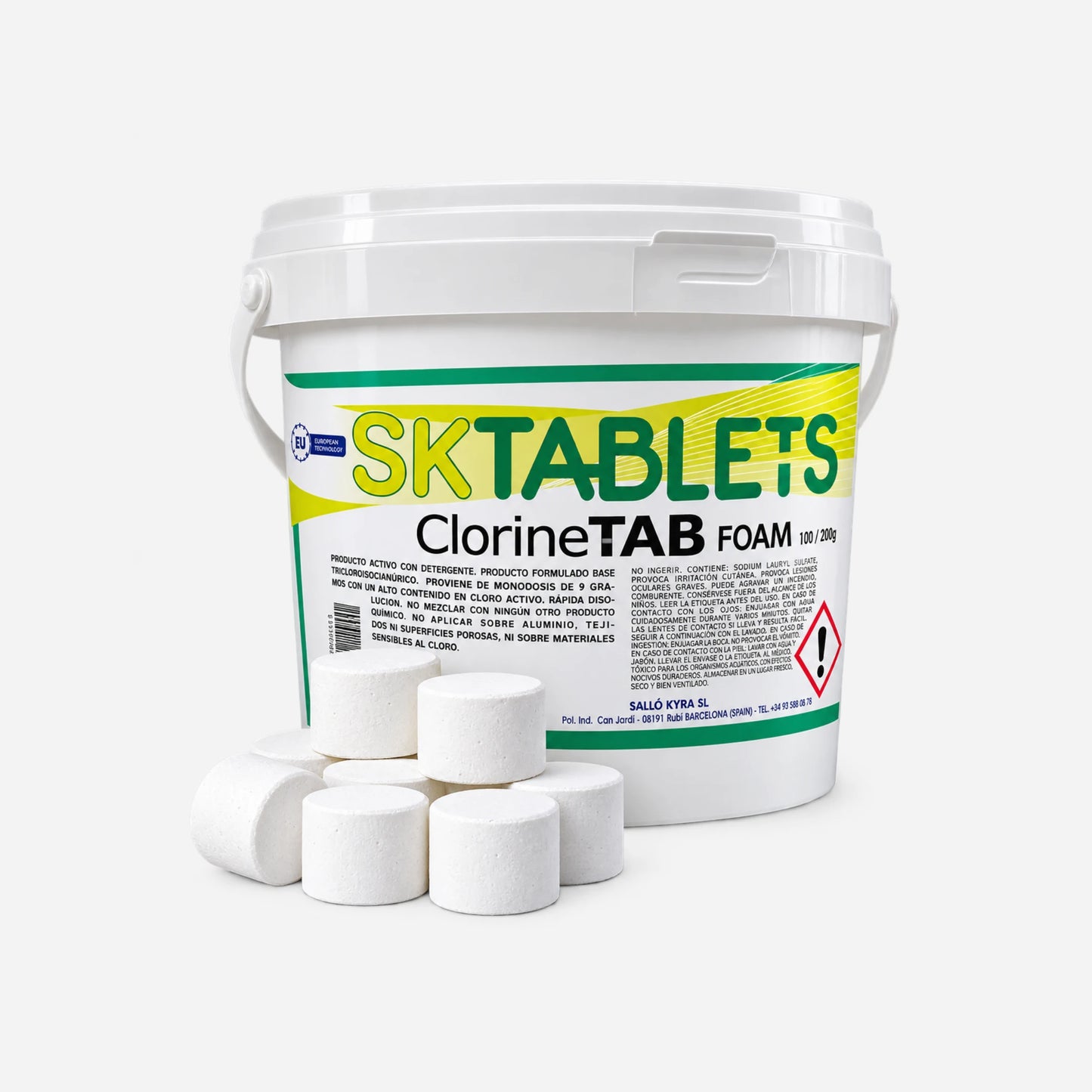 Lejía en pastillas Clorinetab Foam Pack 100 en Gran Canaria con envase profesional cerrado y tabletas blancas de cloro activo con detergente.