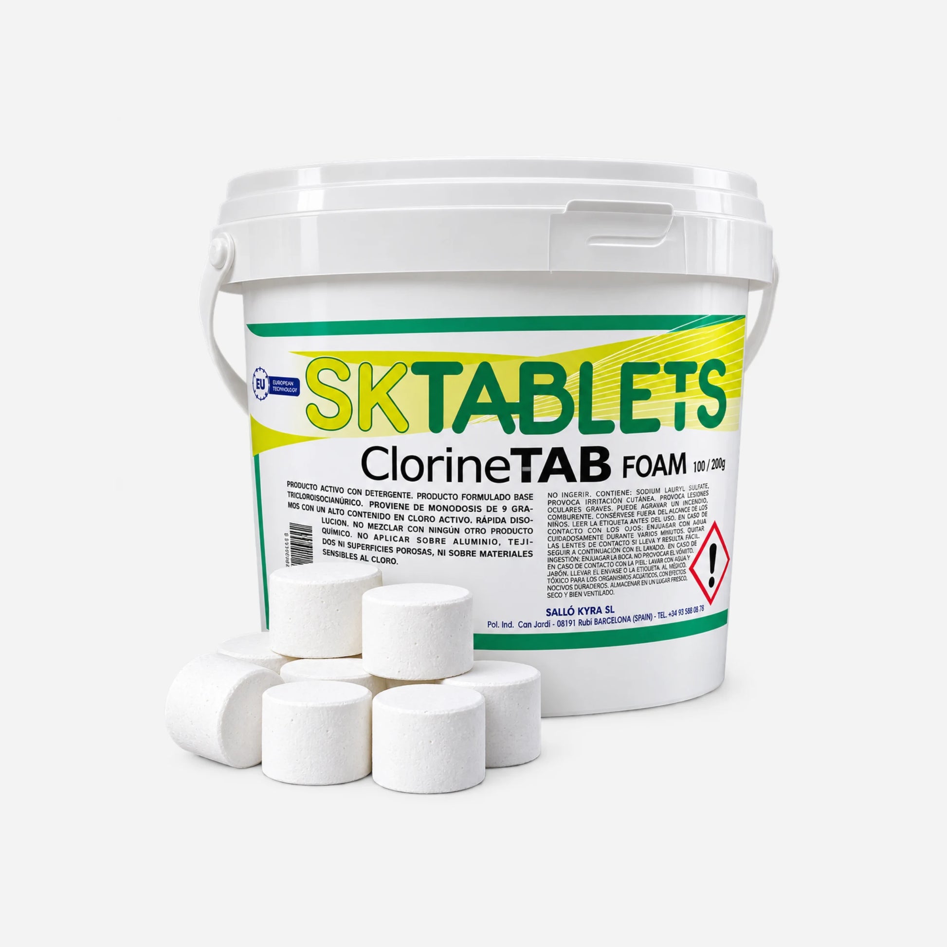 Lejía en pastillas Clorinetab Foam Pack 100 en Gran Canaria con envase profesional cerrado y tabletas blancas de cloro activo con detergente.