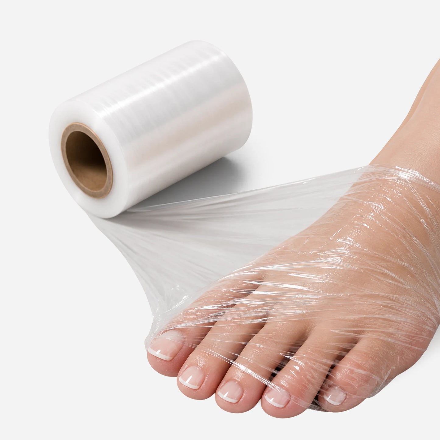 Pie con tratamiento de pedicura envuelto en mini film estirable en Gran Canaria, ideal para potenciar tratamientos profesionales en centros de estética.