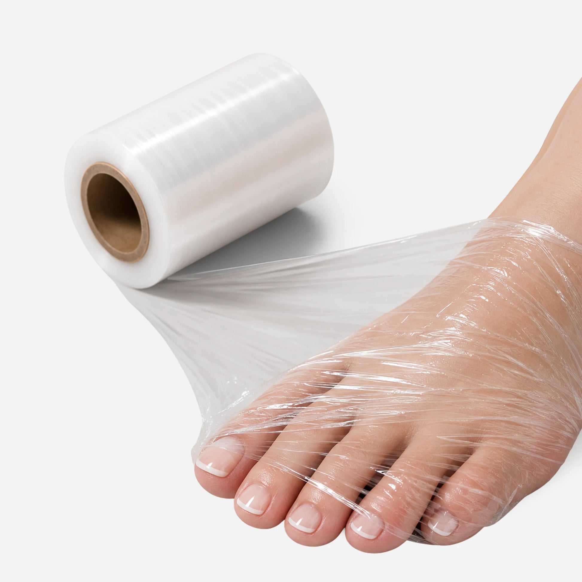 Pie con tratamiento de pedicura envuelto en mini film estirable en Gran Canaria, ideal para potenciar tratamientos profesionales en centros de estética.