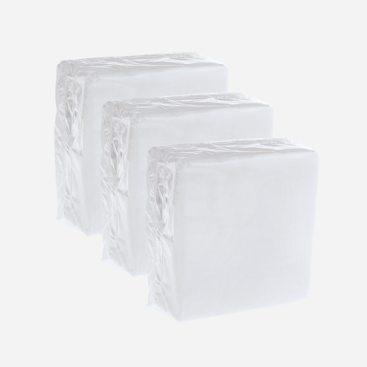 Tres packs retractilados de servilletas 30x30 blancas de papel, ideales para bares y restaurantes en Gran Canaria.