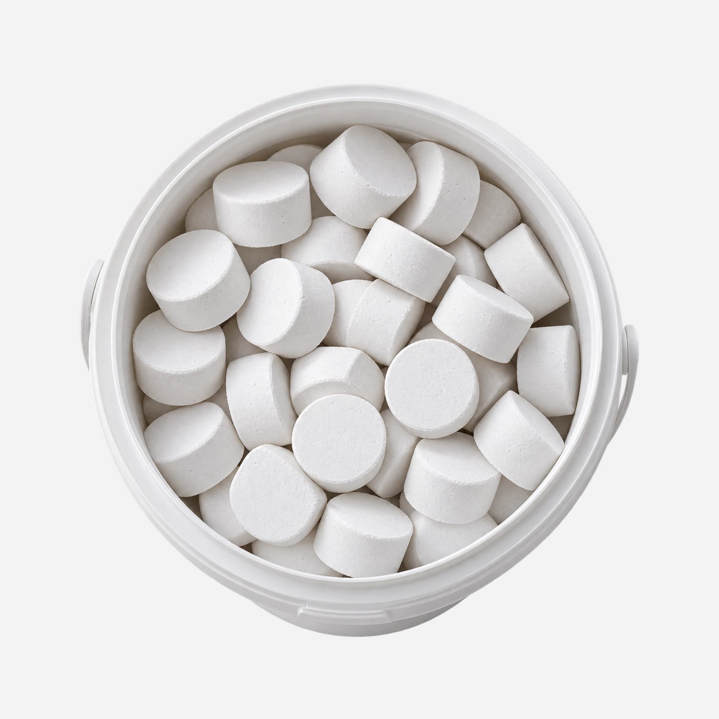 Vista cenital del envase abierto de Clorinetab Foam Pack 100 con pastillas/tabletas blancas de cloro activo y detergente para limpieza profesional.