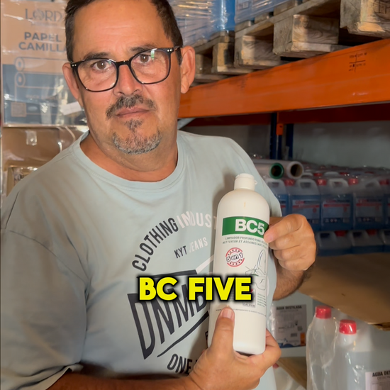 Vídeo sobre cómo se utiliza el BC5 a la hora de limpiar inodoros y desincrustar manchas de cal y óxidos.
