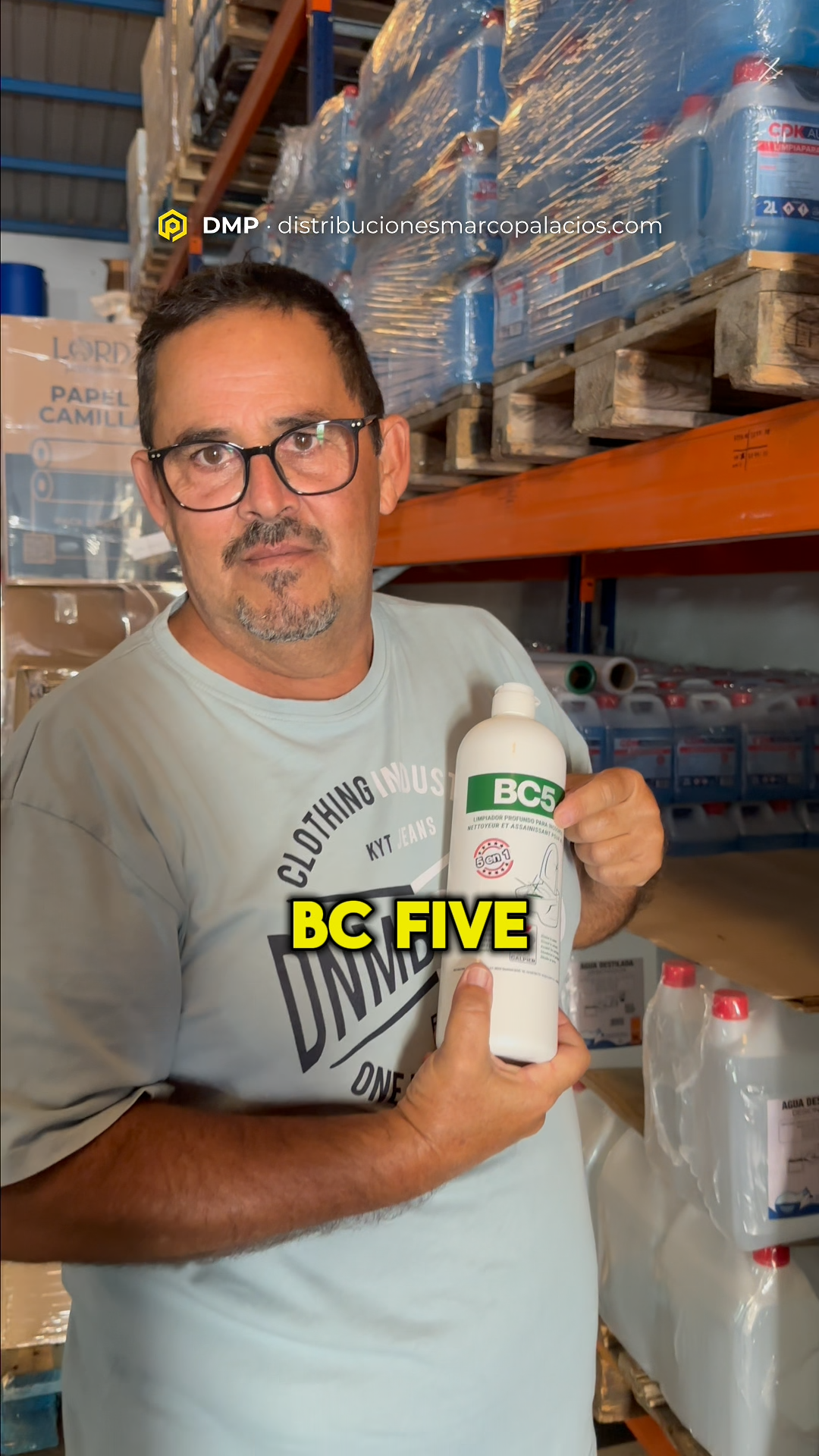 Vídeo sobre cómo se utiliza el BC5 a la hora de limpiar inodoros y desincrustar manchas de cal y óxidos.