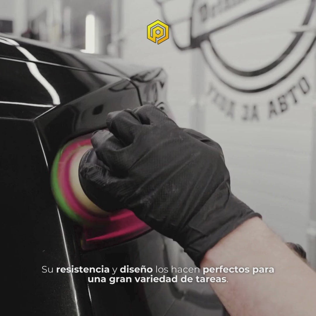 Vídeo gráfico mostrando los beneficios de los guantes diamantados de nitrilo negro texturizados en el sector mecánico de Gran Canaria. Alta resistencia y agarre superior en entornos grasientos y húmedos.