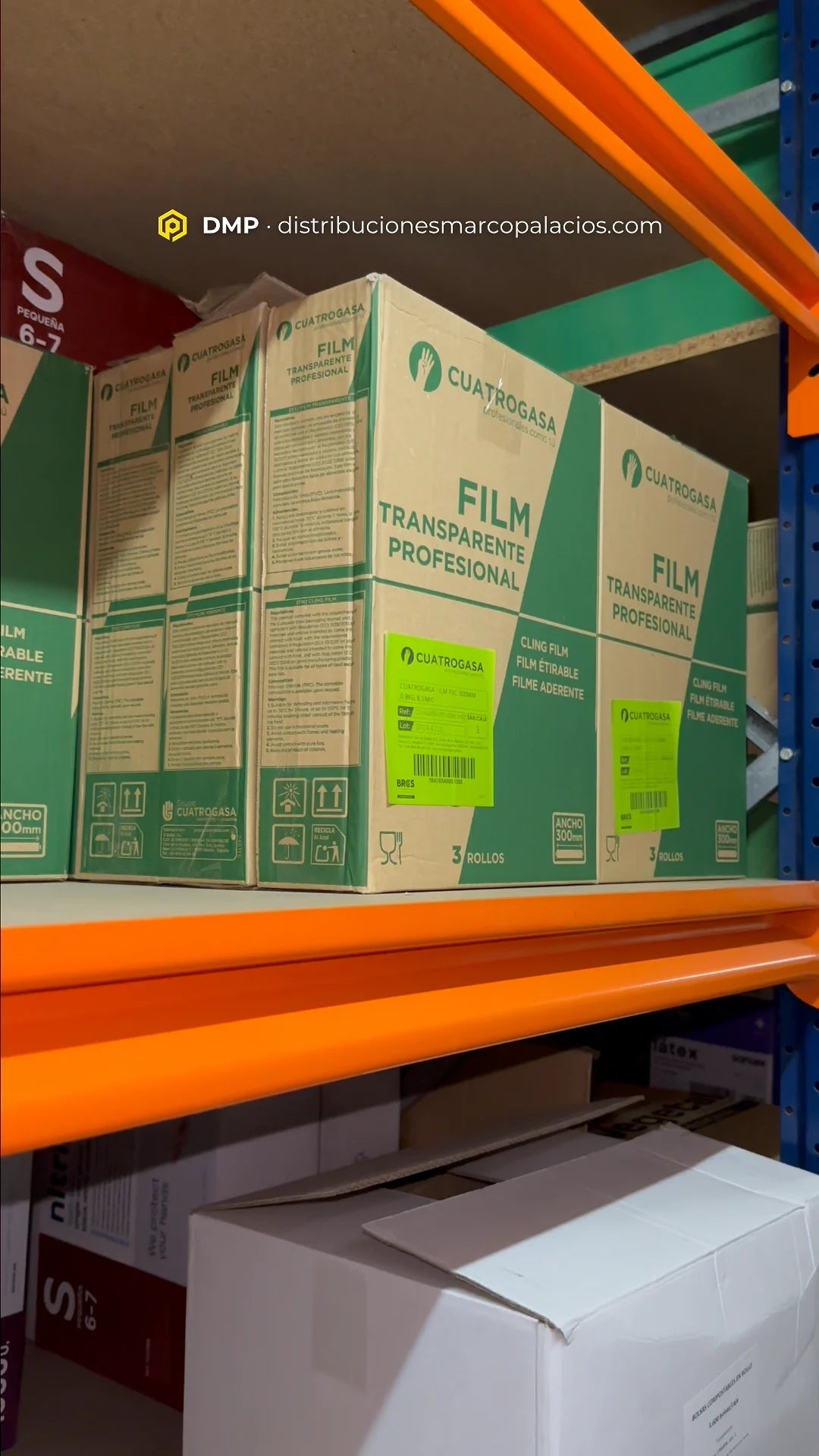 Vídeo del Film Transparente Profesional de 30 cm x 250 m en Gran Canaria, mostrando una caja abierta, varias cajas almacenadas y el rollo al detalle.